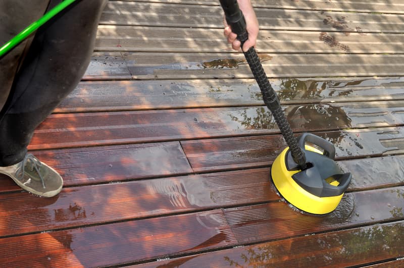 Soft Washing Versus Pressure Washing